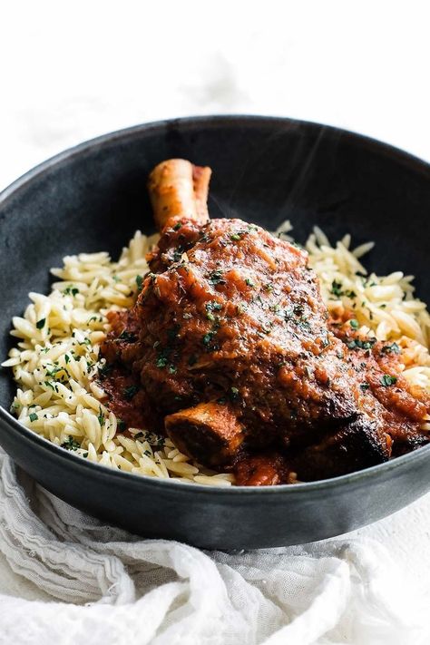 Roast Lamb Shank Recipe, Lamb Shanks Oven, Best Lamb Shank Recipe, Braised Lamb Chops, Braised Leg Of Lamb, Braised Lamb Shanks Recipe, Roasted Lamb Shanks, Lamb Shanks Slow Cooker, Lamb Roast Recipe