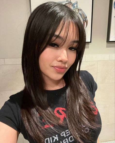 Latina Hair, Brown Hair Inspo, Hair Inspiration Long, Bangs With Medium Hair, Hairstyles For Layered Hair, Hair Stylies, Haircuts For Medium Hair, Haircuts Straight Hair, Long Hair With Bangs