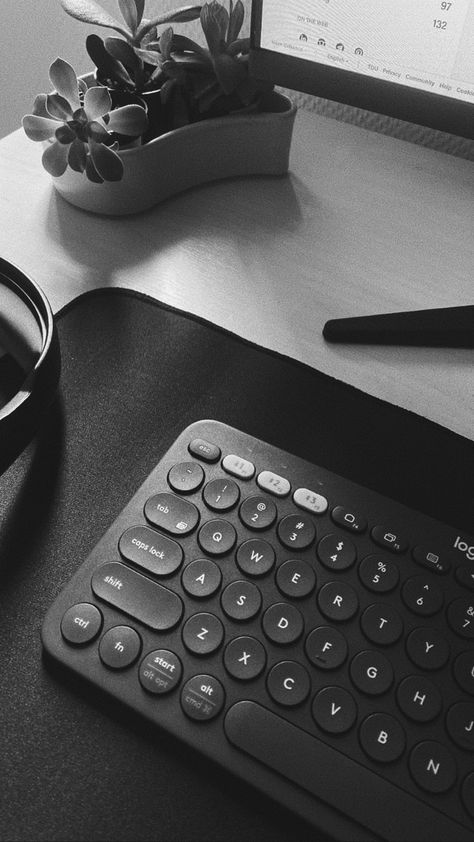 black and white | minimal | logitech | vsco | daily | keyboard Logi Tech Keyboard Aesthetic, Black Keyboard Aesthetic, Black And White Keyboard, Room Minimal, Logitech Keyboard, Royalty Aesthetic, White Minimal, Desktop Wallpaper Art, Setup Ideas