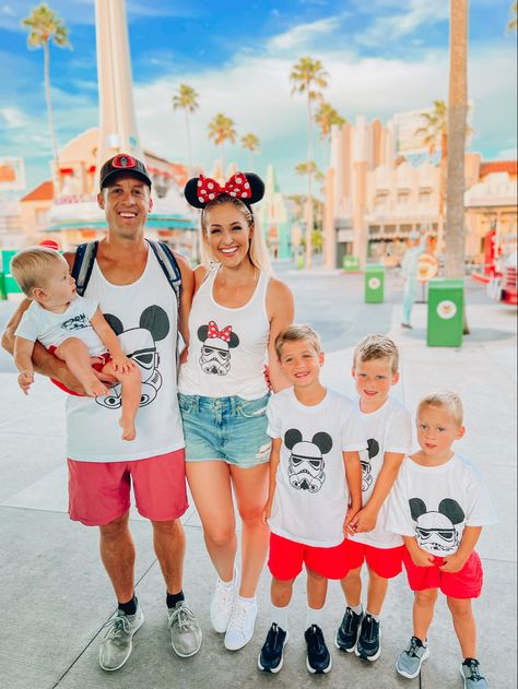 Disney World Family Outfits, Disney Family Outfits, Disney Quiz, Disney Mom, Disney World Outfits, Disney Planning, Disney Family, Disney Plus, Baby On The Way