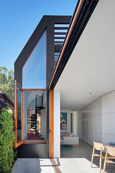 Injecting a new sense and purpose into a modest workers’ cottage in Abbotsford, Melbourne, considered internal voids are created by Lande Architects to encourage a flood of natural light into the narrow terrace. Sears Kit Homes, Victorian Terrace House, Melbourne House, Victorian Terrace, Kit Home, Inner City, Australian Homes, Local Design, Terrace House