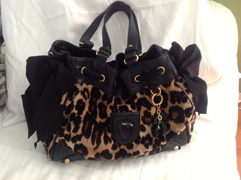 Juicy Couture Leopard Daydreamer Bag <3 Mcbling Fashion, 2000s Clothing, Leopard Bag, Juicy Couture Purse, 2000s Fashion Outfits, Juicy Couture Bags, Vintage Purses, Pretty Bags, Gorgeous Bags