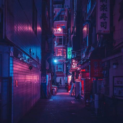 Photographer Aishy Captures Cyberpunk Scenes on the Streets of Tokyo Cyberpunk Cities, Cyberpunk Tokyo, Ville Cyberpunk, Tokyo Photography, Japanese Photography, Tokyo Night, Anime City, Japan Street, Night Background