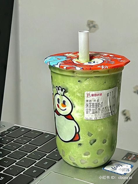 Enhypen Video, Bone Apple Teeth, Kue Macaroon, Matcha Cafe, Japanese Food Illustration, Boba Bubble Tea, Boba Drink, Green Drinks, Green Bubble