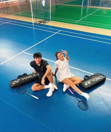 Badminton Court Aesthetic, Badminton Outfit Women, Badminton Pictures, Badminton Photos, Ice Bear We Bare Bears, Women's Badminton, Boyish Outfits, Badminton Court, Sports Couples