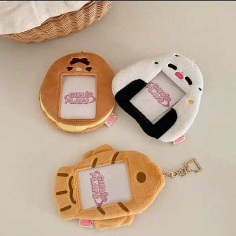 https://vt.tiktok.com/ZSFEoJwfV/ Photocard Holder, Bread Shaping, Bus Card, Cute Sewing Projects, Note Holders, Photo Stickers, Kawaii Food, School Stationery, Soft Plastic