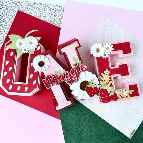 Strawberry dump 🍓 Letter template is from @amotherscrafts 💖 don’t forget you can also get this template if you’re subscribed @thebeehivemembers plus you get sooo many other cute files ✨Don’t forget to use code “Jennmadeit” 🫶🏻 Strawberry & Daisy svg from the bestest @withloveandglitterdesigns 🫶🏻 Cardstock @bazzillbasicspaper & @michaelsstores . . . #strawberrypartydecor #strawberrycaketopper #berryfirstbirthdaycookies 3d Cardstock Letters, Strawberry Theme Party, Summer Theme Party, Daisy Svg, First Birthday Cookies, Strawberry Theme, Berry First Birthday, Fruit Birthday, Summer Party Themes