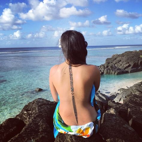 Fijian Back Tattoo Women, Samoan Spine Tattoo, Hawaiian Spine Tattoo, Filipino Spine Tattoo, Polynesian Spine Tattoos For Women, Cookisland Tattoos Women, Polynesian Spine Tattoo, Pacific Islander Tattoos, Fijian Tattoo Women