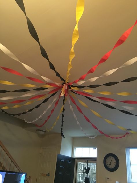 Streamers Ceiling, Classroom Ceiling Decorations, Ceiling Streamers, Birthday Streamers, Streamer Decorations, Caribbean Party, Instagram Picture Quotes, Easy Birthday, Paw Patrol Birthday Party