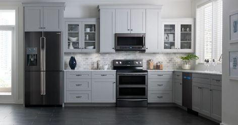 Black Stainless Steel Appliances - Reviews (Pros and Cons) Kitchen Credenza, Black Stainless Steel Appliances, Amazing Kitchens, Black Appliances, Gray Kitchen, Classic Kitchen, Kitchen Trends, Kitchen Remodel Ideas, Grey Kitchen