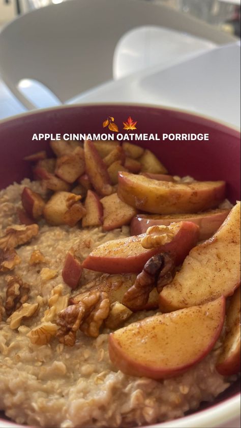 APPLE CINNAMON OATMEAL PORRIDGE Oatmeal Porridge, Apple Cinnamon Oatmeal, Healthy Food Menu, Porridge Recipes, Cinnamon Oatmeal, Diet Smoothie Recipes, Healthy Food Inspiration, Quick Healthy Meals, Healthy Diet Recipes