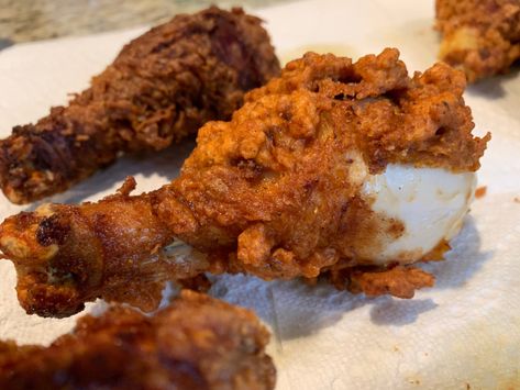 Chicken Dutch Oven, Oven Fried Chicken Legs, How To Fry Chicken, Ceramic Dutch Oven, Bowl Food Ideas, Fireplace Vintage, Super Bowl Food Ideas, Cooking Fried Chicken, Chicken Recipes Indian