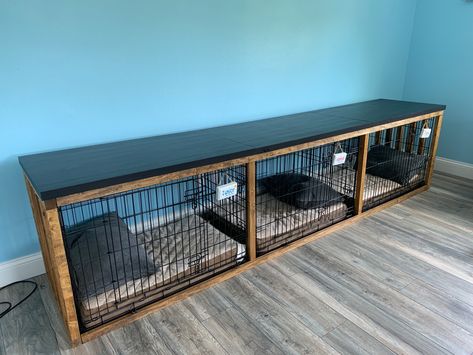 Connected the three crates with Ikea tops Bench Dog Crate, Multi Dog House, Dog Cage Ideas, Dog Crate Furniture Diy, Kids Rec Room, Dog Room Design, Dog Crate Ideas, Diy Pet Ideas, Dog Boarding Kennels