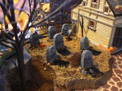 Spookytown Display, Diy Halloween Village, Lemax Halloween, Dept 56 Halloween, Department 56 Halloween, Halloween Village Display, Lemax Village, Lemax Spooky Town, Casa Halloween