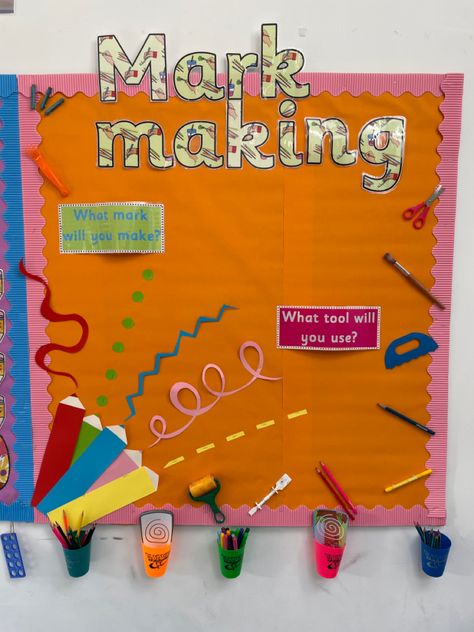 Children to explore marks using a range of tools. Space has been left for the childrens work to go up ane be admired by everyone. Mark Making Display Eyfs, Eyfs Mark Making Area, Eyfs Display Ideas, Eyfs Creative Area, Eyfs Mark Making, Art Area Eyfs, Creative Area Eyfs, Prek Art, Learning Inspiration