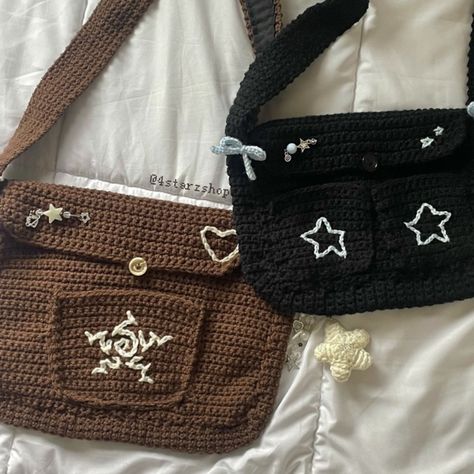 Star Messenger Bag, Crochet Tips And Tricks, Spiral Star, Crochet Messenger Bag, Brown Messenger Bag, Grunge Cottagecore, Messenger Bag Patterns, Crochet Fairy, Crochet Design Pattern