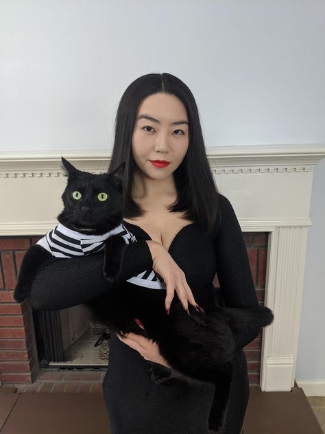 Taken from stashally user @skunk. Me and my cat dressed up as Morticia and Pugsley Addams [Reddit, u/ TingfromTW] Pet And Owner Costumes, Cat Injuries, Me And My Cat, Pugsley Addams, Pet And Owner, Cat Dressed Up, Addams Family Costumes, Cat Costume