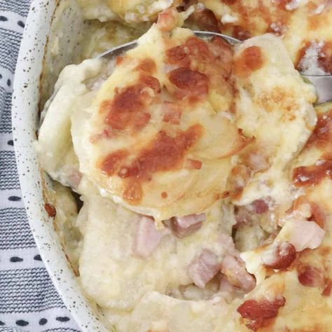 Potato And Bacon Bake Bacon Mashed Potatoes Recipe, Food Potatoes, Baked Mashed Potatoes, Bacon Potato, Cheese Baked, Creamy Potato, Gooey Cheese, Oven Dishes, Christmas Cooking