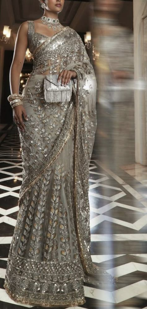 Reception Guest Outfit, Indian Reception Outfit, Sequins Saree, Indian Fits, Reception Saree, Indian Sari Dress, Modern Saree, Fancy Sarees Party Wear, Sari Dress