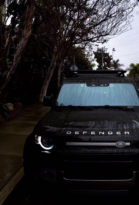 Defender Car Wallpaper, Range Rover Defender Wallpaper, Landrover Defender Wallpaper, Land Rover Defender Wallpaper, Land Rover Aesthetic, Defender Wallpaper, Black Defender, Defender Range Rover, Range Rover Defender