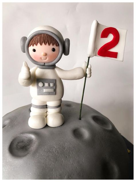 Space Theme Birthday Cake, Planet Cake, Theme Birthday Cake, 5th Birthday Cake, Fondant Figures Tutorial, Clay Bear, Outer Space Party, Space Birthday Party, Space Birthday