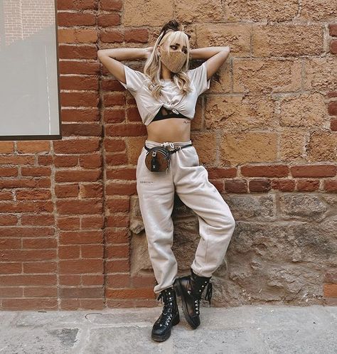 #dannapaola #outfit #hair Instagram Autumn, Fashion Mood Board, Celebrity Street Style, Streetwear Outfit, Mom Style, Celebrities Female, Singers, Fashion Models, Harem Pants