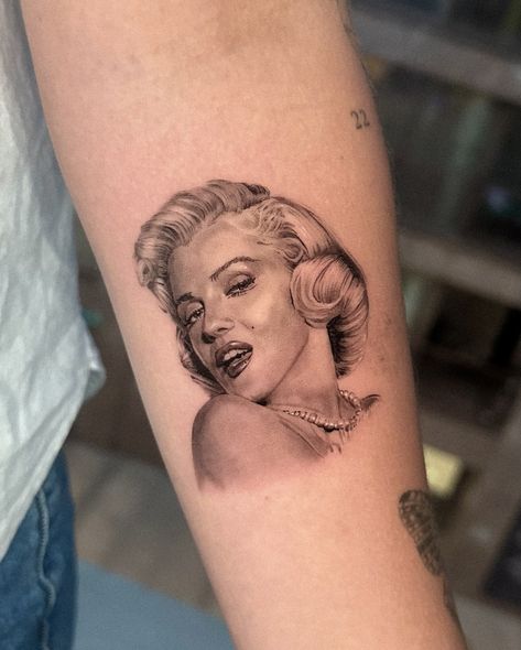 Micro Marilyn Monroe portrait ✨ My books are open, DM me your ideas! #marilynmonroe #microrealism #microportrait #uktattoo #londontattoo Marilyn Monroe Inspired Tattoo, Monroe Tattoo, Marilyn Monroe Tattoo, Marilyn Monroe Portrait, London Tattoo, Cute Little Tattoos, Tattoo Outline, Realism Tattoo, My Books