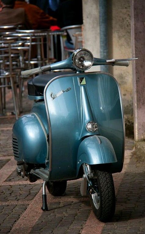 Vespa Motor Scooters, Vespa Vbb, Vespa Vintage Italy, Vespa 150, Vespa Ape, Italian Scooter, Classic Vespa, Vespa S, Vespa Piaggio