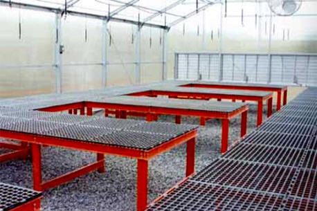 Greenhouses Benches -A-V Stationary Growing Bench Systems Greenhouse Tables, Greenhouse Benches, Cactus House, Garden Center Displays, Diy Greenhouse Plans, Best Greenhouse, Gothic Arch, Greenhouse Interiors, Grow Room