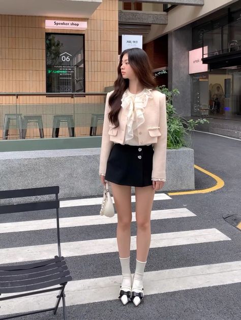 Rich Korean Outfit, Chic Korean Outfits, Elegant Korean Outfit, Korea Outfit Ideas, Spring Korean Outfit, Korean Outfits Spring, Cute Kpop Outfits, Japan Outfit Aesthetic, Korean Chic Outfits