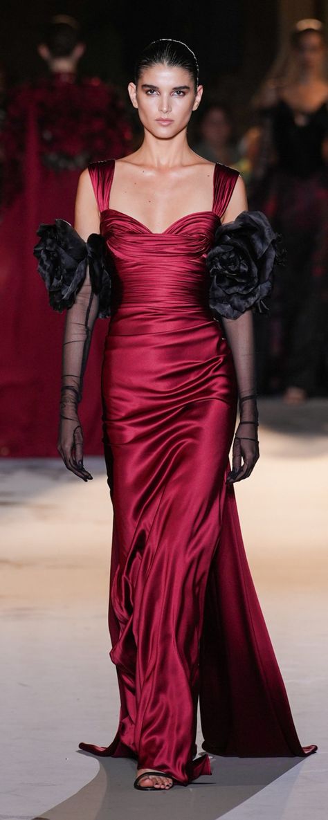 Zuhair Murad Fall-winter 2023-2024 - Couture - https://www.orientpalms.com/Zuhair-Murad-9057 Zuhair Murad Red Dress, Red Runway Dress, Red Dress Runway, Dress Aesthetic Vintage, Vintage Versace Dress, Fall 2023 Couture, Red Evening Gown, Rami Al Ali, Zuhair Murad Haute Couture