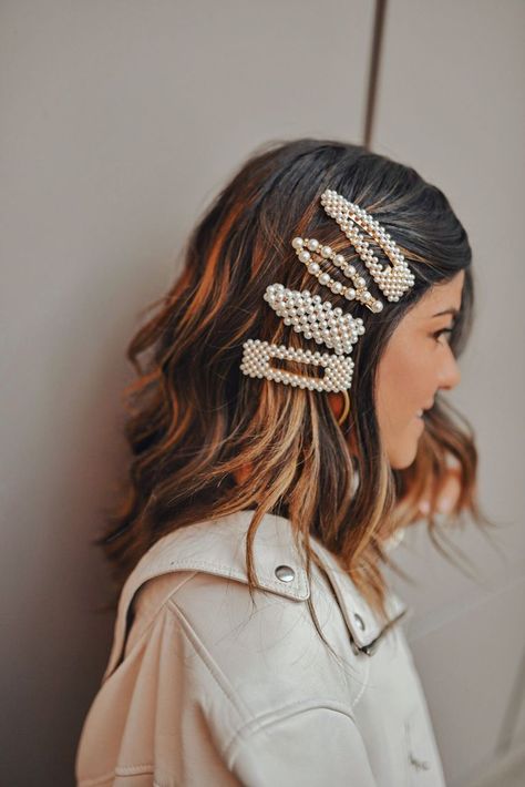 THE BARRETTE TREND EVERYONE IS TALKING ABOUT | pearl barrettes | barrette hairstyles |  how to style barrettes | beauty blogger products | barrettes hairstyle ideas | how to wear barrettes | barrette hairstyle tips | Chic Talk #barettes #hairstyles How To Style Barrettes, Pearl Barrette, Summer Hair Accessories, Clip Hairstyles, Pearl Hair Pins, Pearl Hair Clip, Festival Hair, Pearl Hair, Diy Hair Accessories