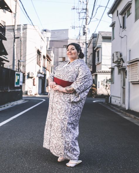 ✨PLUS-SIZE KIMONO COLLECTION✨ 2/3 I posted a reel featuring these, now time to have the photos on my grid. I took these 2 weeks ago, but actually since then I added 2 more pieces to my collection 🙌 these kimono are specifically plus-size and I can make them work on 150cm the widest measurement, but I have a few other pieces that can be used on 130~140cm, too (not featured here). It’s still a work in progress but I’m trying to have various styles and colours! We had to take photos of 14 pie... Traditional Summer Kimono In Free Size, One-size Kimono For Festival, Traditional One-size Shawl Kimono, Traditional One-size Kimono With Kimono Sleeves, Kimono Collection, Kimono Styling, Japanese Kimono Photography, Accessories Outfit, Kimono Outfits