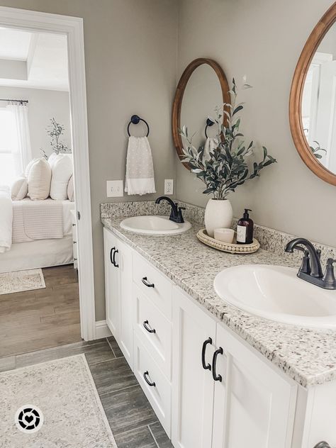 Dual Vanity Decor, Bathroom Two Sinks Decor, Double Sink Bathroom Ideas Decor Counter Tops, Bathroom Decor 2 Sinks, Double Sink Decor Ideas, Bathroom Double Sink Decor, Double Vanity Decor, Master Bath Ideas Decor, Double Sink Decor