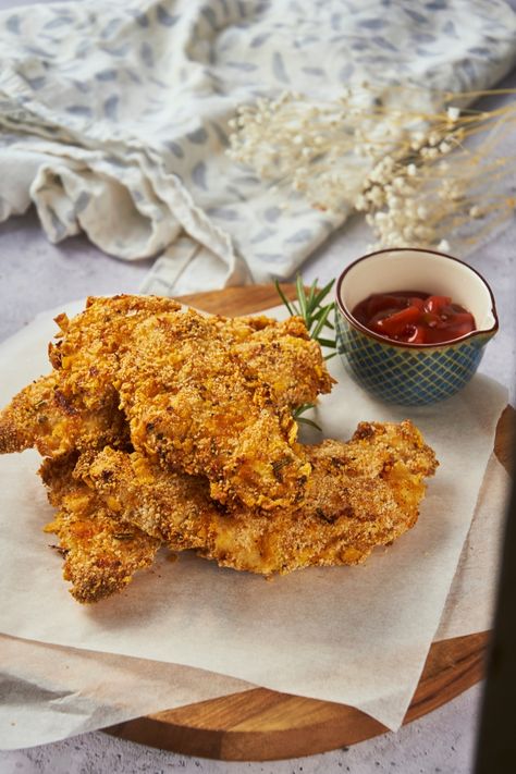 This copycat Zaxby's chicken finger recipe is just so darn delicious. It combines tender pieces of juicy chicken with just the right... Copycat Zaxbys Chicken Tenders, Chicken Fingers Recipe, Chicken Finger, Chicken Finger Recipes, Chicken Tenderloin, Chicken Tender Recipes, Chicken Fingers, Juicy Chicken, Top Secret