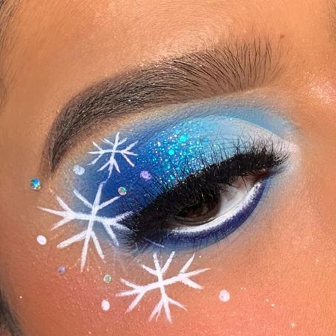 fun Christmas makeup looks Easy Christmas Eyeshadow Looks, Creative Christmas Makeup Looks, Creative Christmas Makeup, Easy Christmas Makeup, Snowflake Makeup, Holiday Makeup Christmas, Christmas Eyeshadow Looks, Winter Eye Makeup, Summer Makeup Ideas