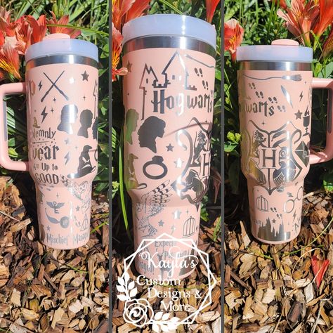 Harry Potter Stanley Cup, Harry Potter Bedroom Decor, Stanley Water Bottle, Harry Potter Merch, Engraved Tumblers, Harry Potter Bedroom, Best Lunch Bags, Powder Coated Tumblers, Harry Potter Tumblr