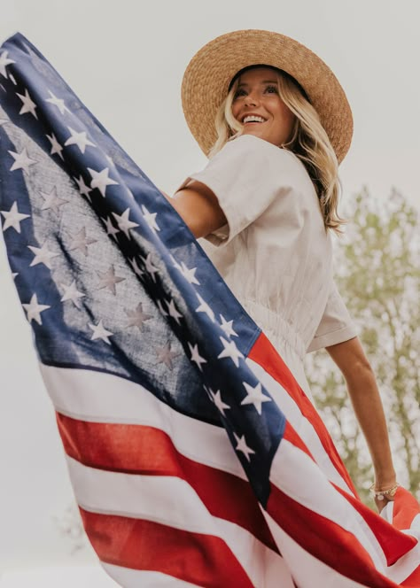 Flag Photoshoot, Fourth Of July Pics, 4th Of July Pics, 4th Of July Photography, Senior Year Pictures, Cute Senior Pictures, Western Photoshoot, 4th Of July Photos, Proud To Be An American