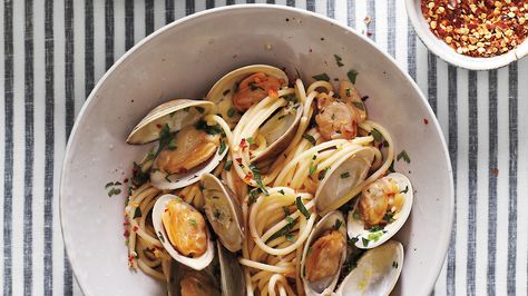 Clams are naturally salty, so taste the finished dish before seasoning with any additional salt. Linguine With Clams, Easy Pasta Recipes Quick, Fresh Herb Recipes, Seafood Pasta Recipes, Romantic Meals, Clam Recipes, Herb Recipes, Healthy Meals For Two, Spaghetti Recipes