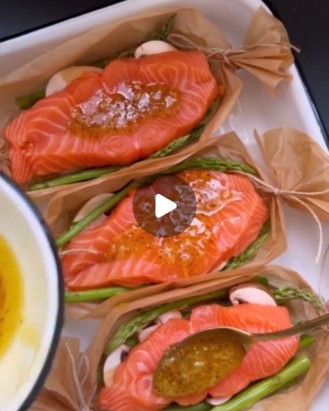 Salmon Boats, Salmon Asparagus, Recipes Fish, Asparagus And Mushrooms, Salmon And Asparagus, Crushed Garlic, Baking Paper, Fish Dishes, Dijon Mustard