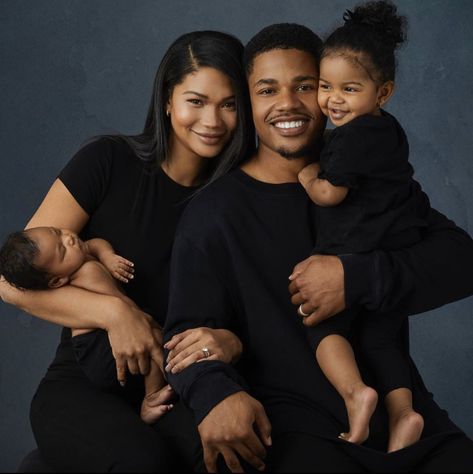 Alicia Daniella on Twitter: "Honestly perfect.… " Family Photoshoot Poses, Family Portrait Poses, Chanel Iman, Family Photoshoot Outfits, Black Family, Black Love Couples, Family Picture Outfits, Black Families, Family Photo Outfits