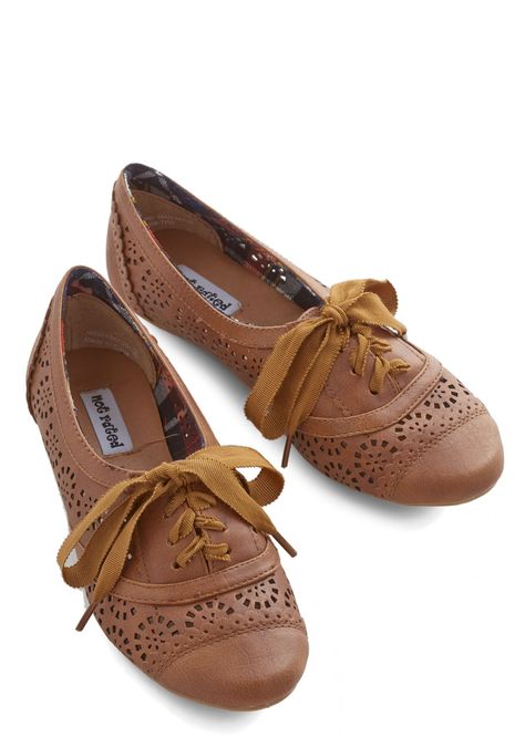 Oxfords & Loafers - Jazz on the Patio Flat in Brown Jazz Fashion, Vintage Flats, Cute Flats, Prom Shoes, Kinds Of Shoes, Mary Jane Heels, Comfy Shoes, Pretty Shoes, Brown Shoe