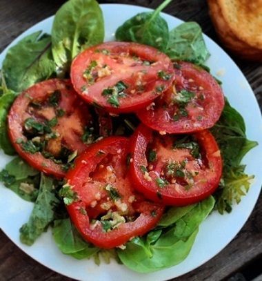 Egyptian Tomato Salad Recipe Egyptian Dinner, Egyptian Foods, Grape Leaves Recipe, Tomato Salad Recipe, Whats Cooking, Marinated Tomatoes, Tomato Salad Recipes, Egyptian Food, Mystery Party