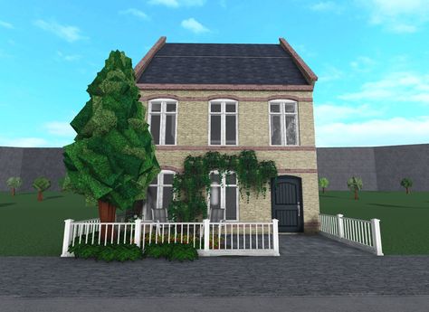 Bloxburg American House, Townhouse Neighborhood, Cuartos Bloxburg, Bloxburg Apartment Exterior, Nyc Bloxburg, Bloxburg Nyc, Bloxburg Backyard, Bloxburg City, Bloxburg Town