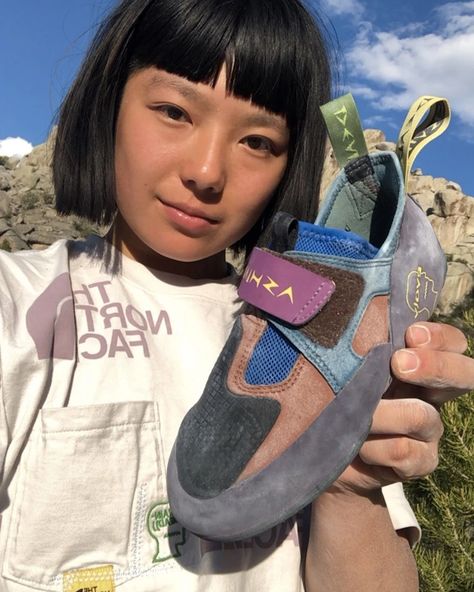 Rock Climbing Aesthetic Outfit, Hiking Shoes Outfit, Climbing Fashion, Rock Climbing Women, Granola Fits, Rock Climbing Outfit, Climbing Outfit Woman, Climbing Outfits, Forest People