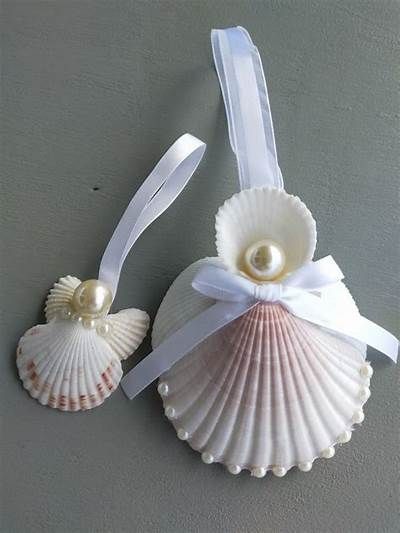 Seashell angel seashell christmas Sea Shell Angels Diy, Sea Shell Ornaments To Make, Shell Ornaments Diy, Seashell Ornaments Diy, Things To Make With Seashells, Shell Craft Ideas, Seashell Ornament, Seashell Christmas Ornaments, Seashell Christmas