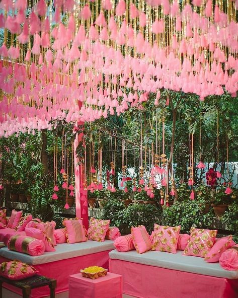 #Wedding decorations help in uplifting the mood at a wedding and aid the celebrations. Here's a list of 10 wedding #decoration pictures that can help you get inspired! Mehndi Stage, Wedding Decorations Pictures, Mehendi Decor Ideas, Pink Wedding Decorations, Mehndi Ceremony, Mandap Decor, Desi Wedding Decor, Mehndi Decor, Wedding Stage Decorations