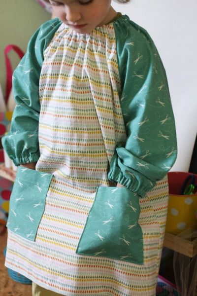 Long-sleeved art smock (inspiring) OLIVER and S BOOK ART SMOCK  (S-I have the book) Diy Kids Art Smock, Painting Smock, Artist Costume, Kids Art Smock, Smock Pattern, Learn Abc, Kids Smock, Artist Smock, Toddler Painting