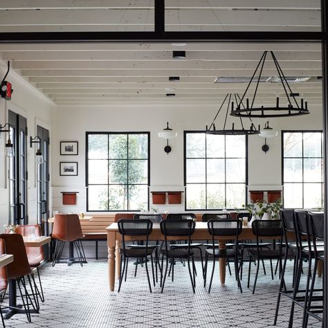 Magnolia Table Restaurant, Bar Restaurant Design, Architecture Restaurant, Farmhouse Restaurant, Design Café, Magnolia Table, Brunch Restaurants, Mexican Home, Interior Windows