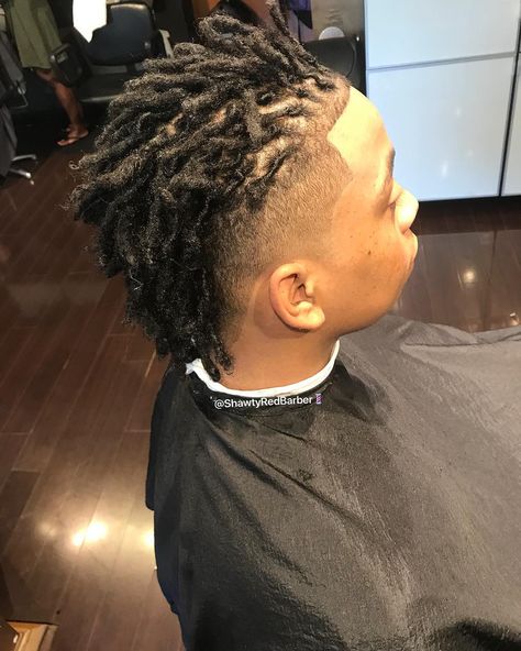 Image may contain: one or more people and closeup Dread Mohawk, Mohawk Dreads, Loc Hairstyles For Men, Fade Mohawk, Dreads Short Hair, Hairstyles For Black Men, Mens Dreadlock Styles, Burst Fade Mohawk, Lock Styles